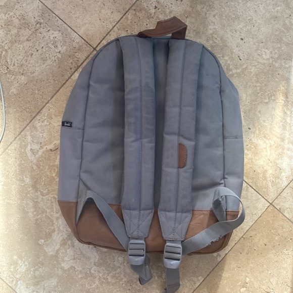 Herschel Heritage Backpack Grey Faux Leather - Picture 6 of 6